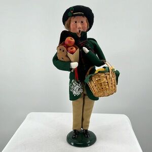 Byers Choice Caroler “Traditional Shopper” (13”)